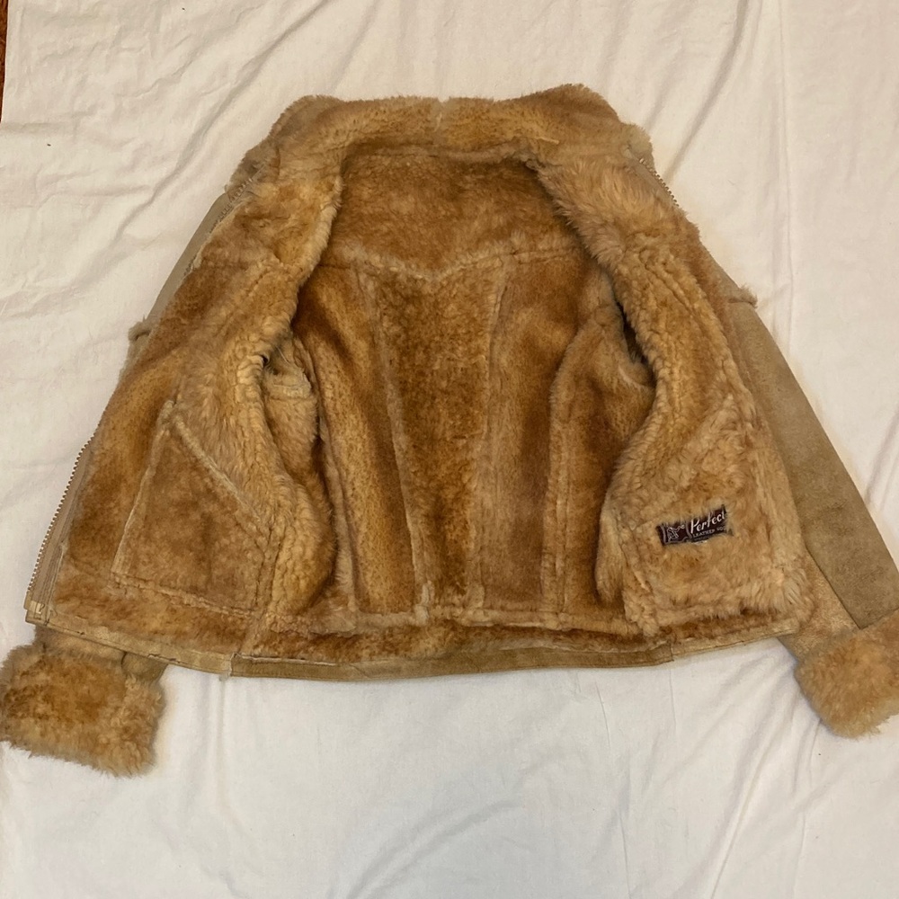 Women's Tan Shearling Zip-Up Jacket with Plush Collar - Picture 10 of 15